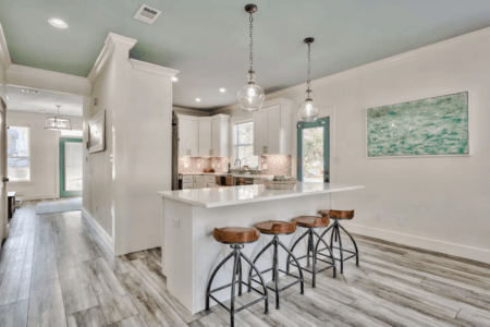 SeaBlue-Cottage-Crystal-03