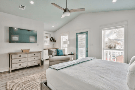 SeaBlue-Cottage-Crystal-07